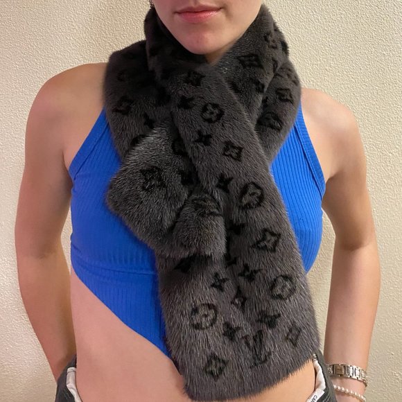 Louis Vuitton Monogram Reverso Fur Scarf - Picture 1 of 9